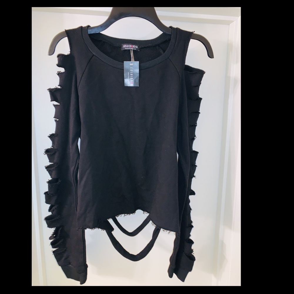 NWT FASHIONNOVA Black “Fade into the darkness” top. Size M.